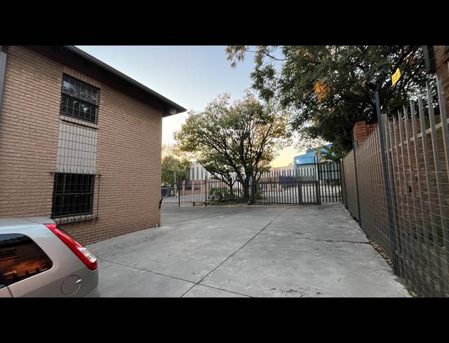 873M² WAREHOUSE FOR SALE IN SEBENZA